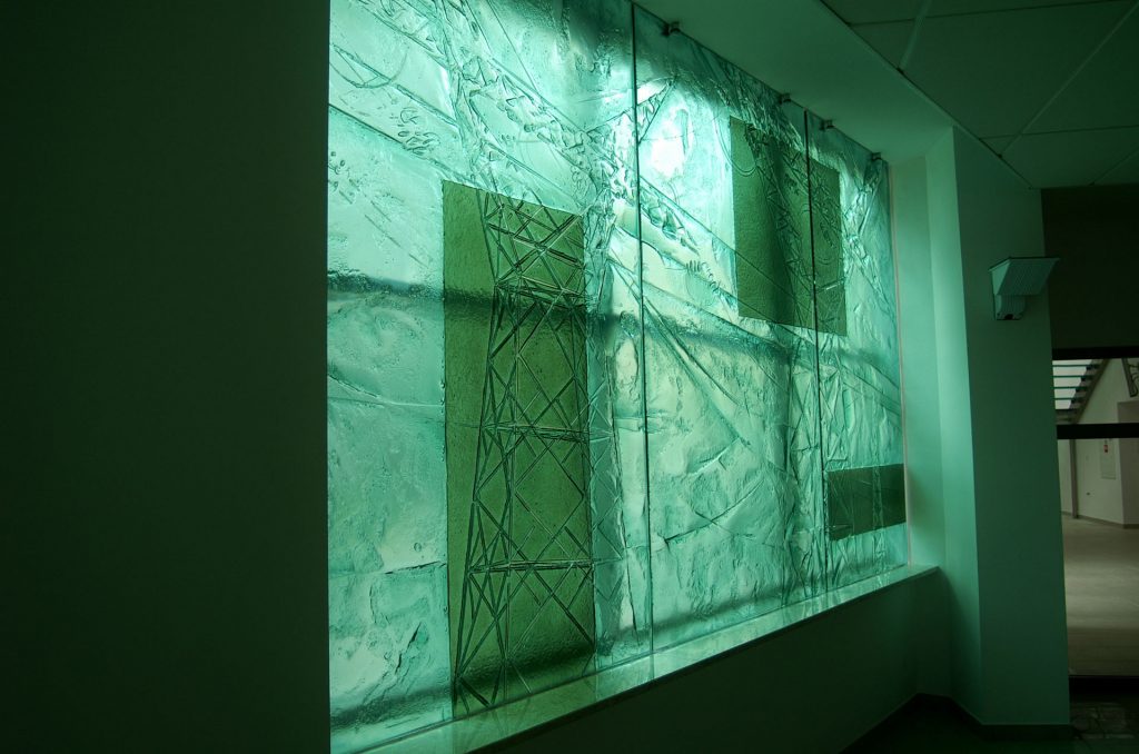 Artistic glass by Archiglass, Tomasz Urbanowicz at the Faculty of Electrical Engineering of Wroclaw University of Technology. All rights reserved.