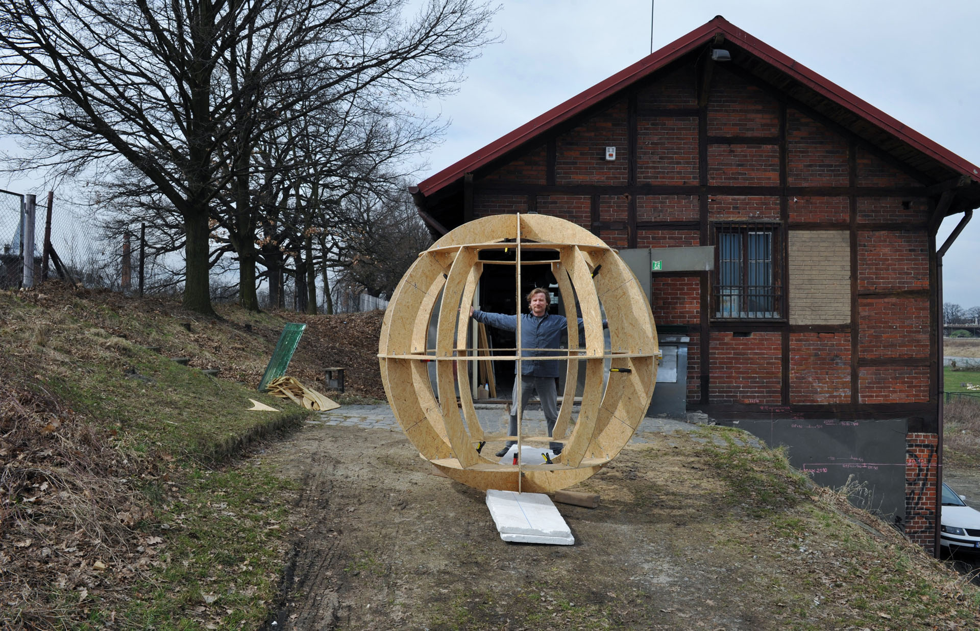 Artistic glass by Archiglass, Tomasz Urbanowicz, Creation Process, The Big Bang at Bialystok University Campus, Bialystok, Poland