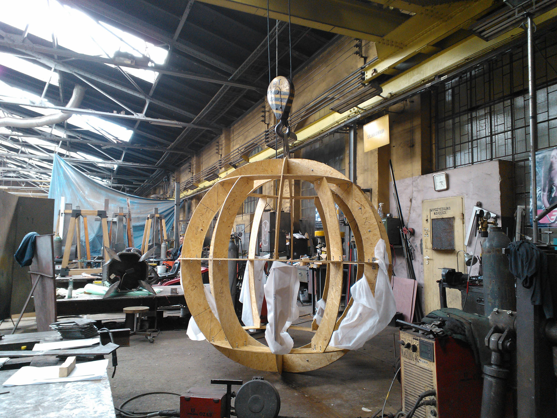 Artistic glass by Archiglass, Tomasz Urbanowicz, Creation Process, The Big Bang at Bialystok University Campus, Bialystok, Poland