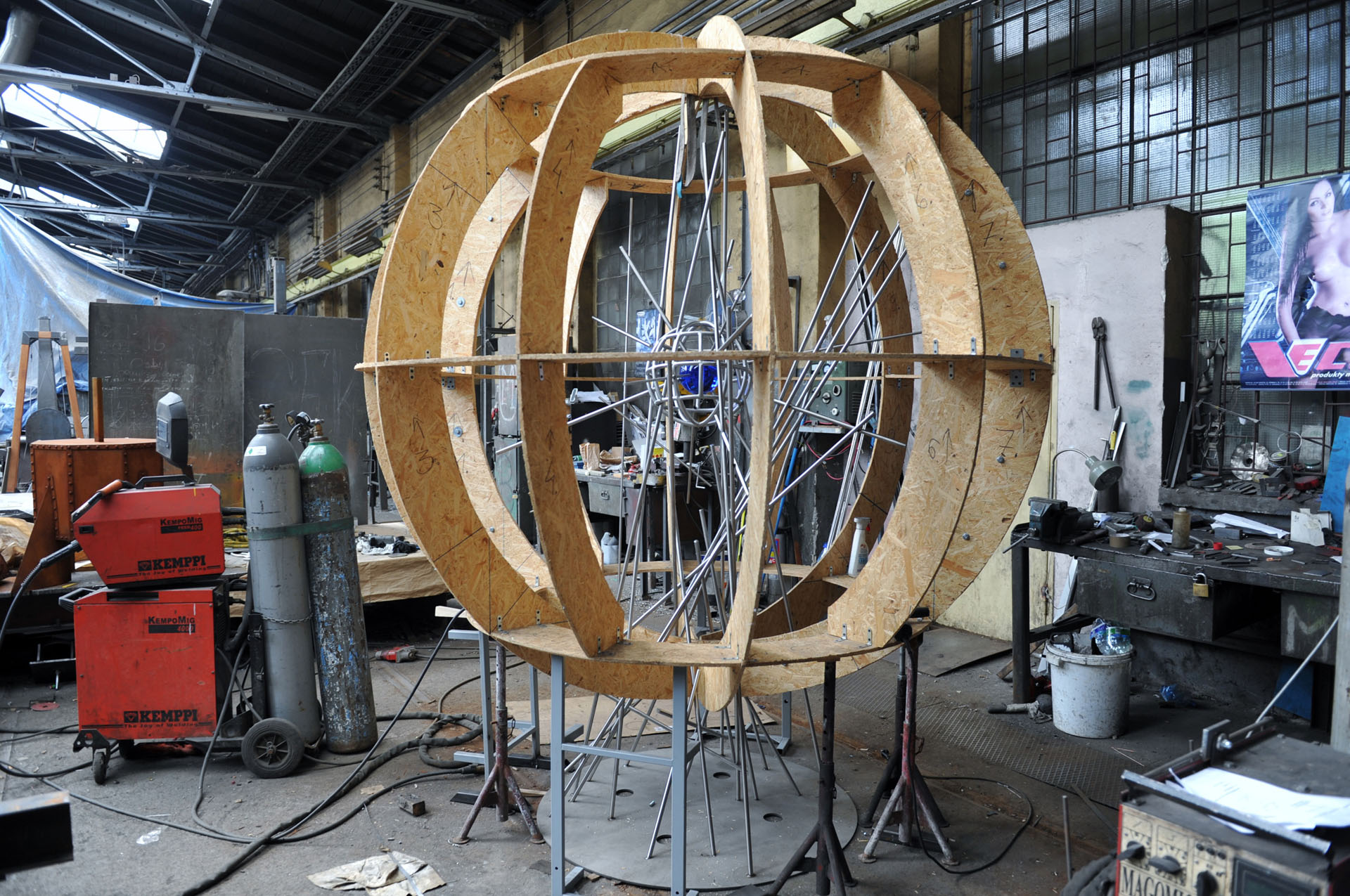 Artistic glass by Archiglass, Tomasz Urbanowicz, Creation Process, The Big Bang at Bialystok University Campus, Bialystok, Poland