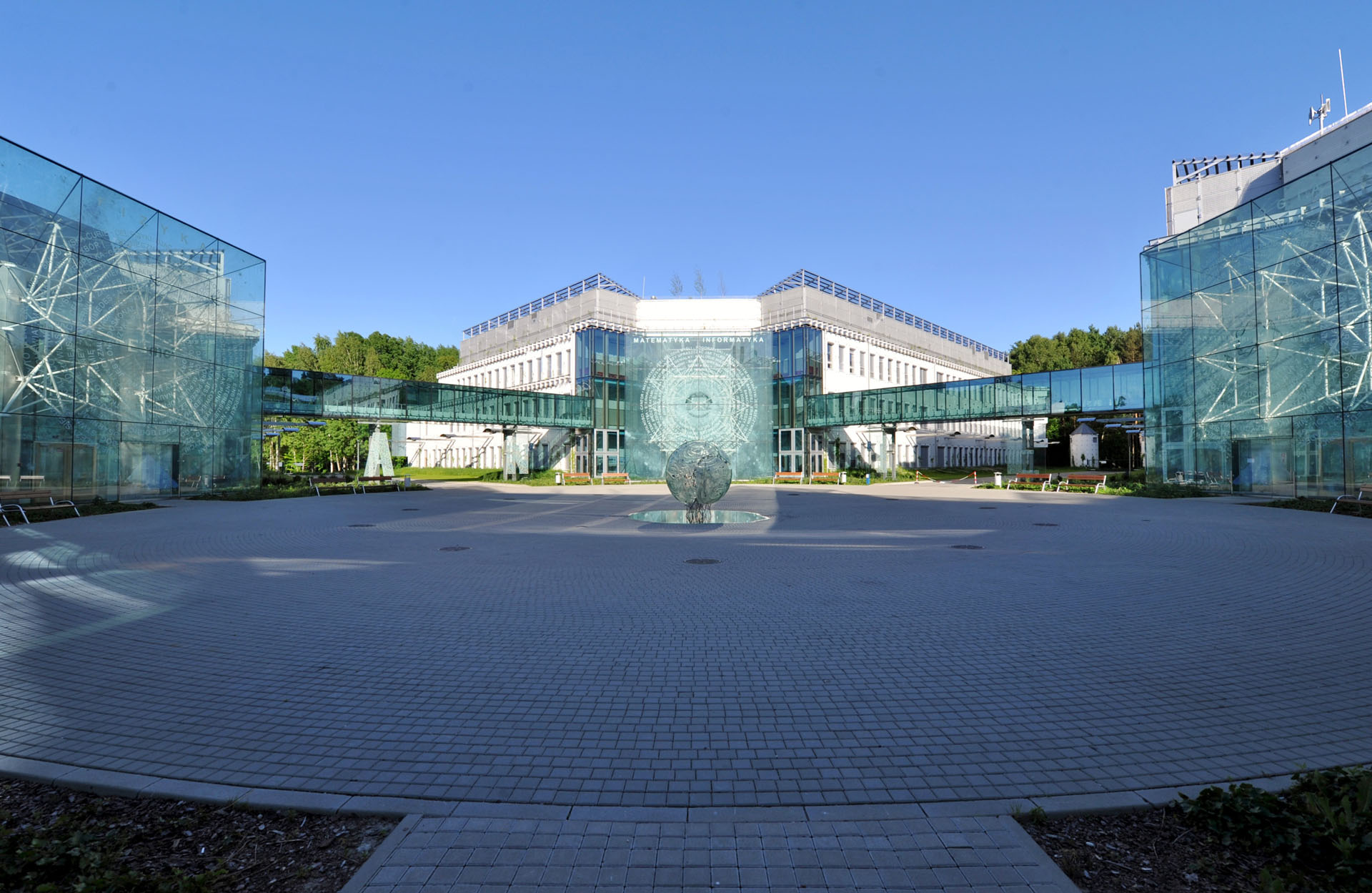 Artistic glass by Archiglass, Tomasz Urbanowicz, Creation Process, The Big Bang at Bialystok University Campus, Bialystok, Poland
