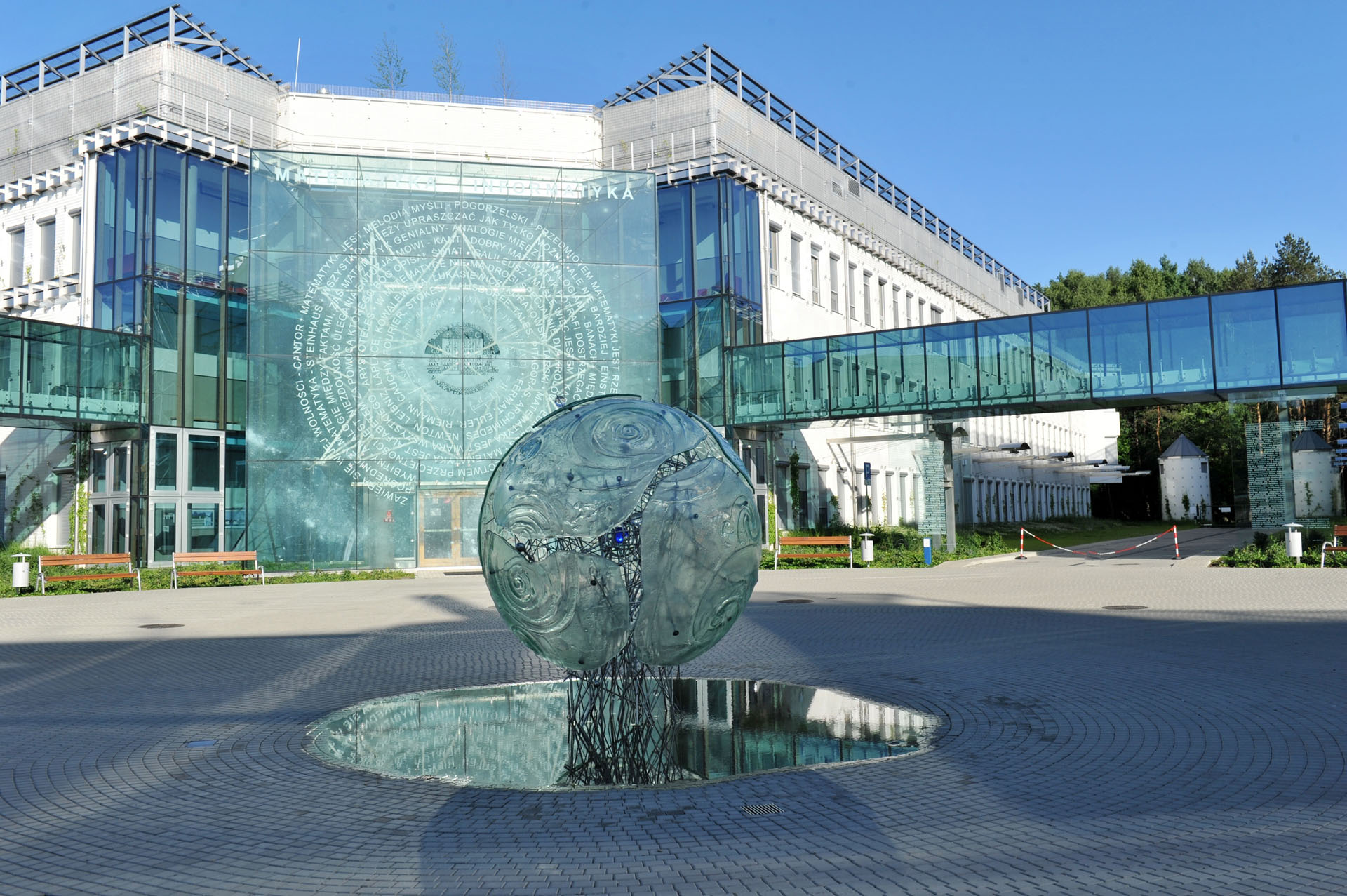 Artistic glass by Archiglass, Tomasz Urbanowicz, Creation Process, The Big Bang at Bialystok University Campus, Bialystok, Poland