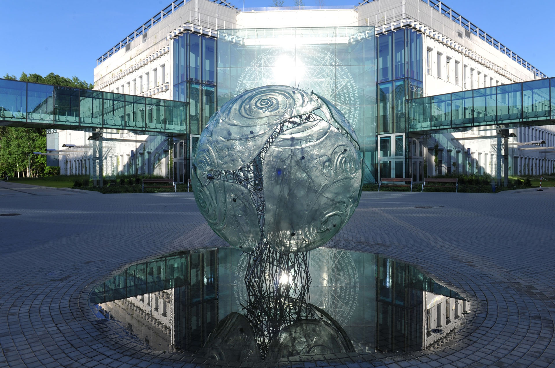 Artistic glass by Archiglass, Tomasz Urbanowicz, Creation Process, The Big Bang at Bialystok University Campus, Bialystok, Poland