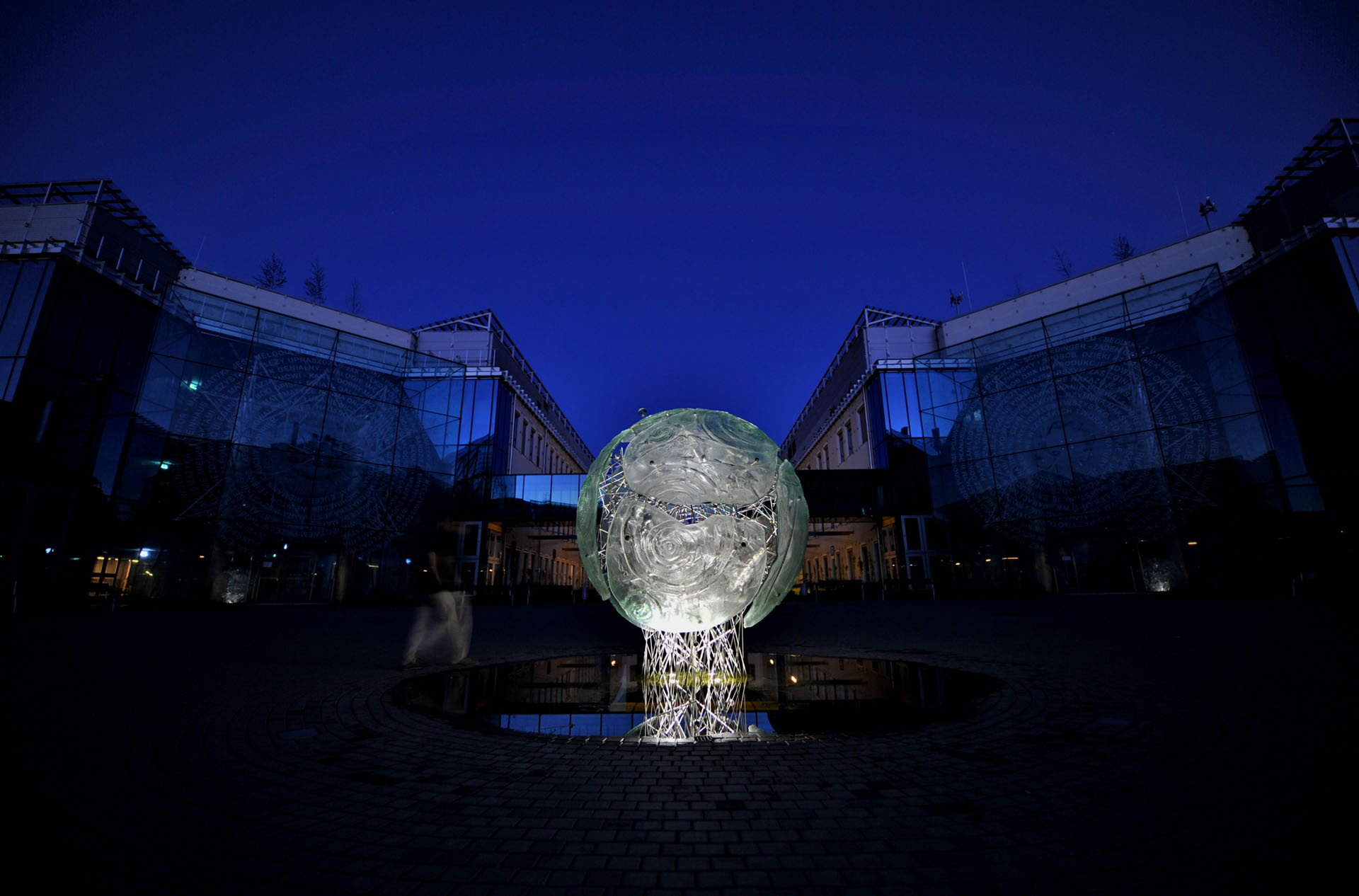 Artistic glass by Archiglass, Tomasz Urbanowicz, Creation Process, The Big Bang at Bialystok University Campus, Bialystok, Poland