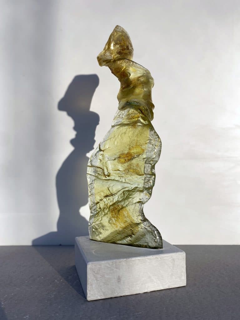Szklane rzeźby sylwetki kobiety