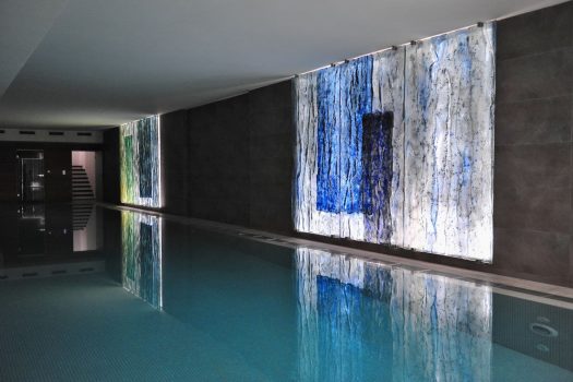 Artistic glass at the swimming pool at Katamaran House, Chyby, Poland by Archiglass, Tomasz Urbanowicz. All rights reserved.