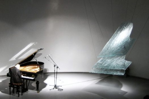 Szklany fortepian na EXPO w Japonii